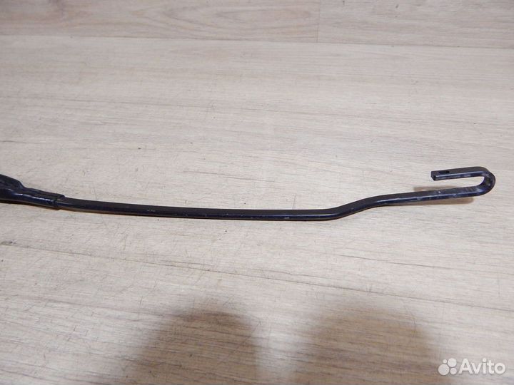 Поводок стеклоочистителя правый Audi A4 B5