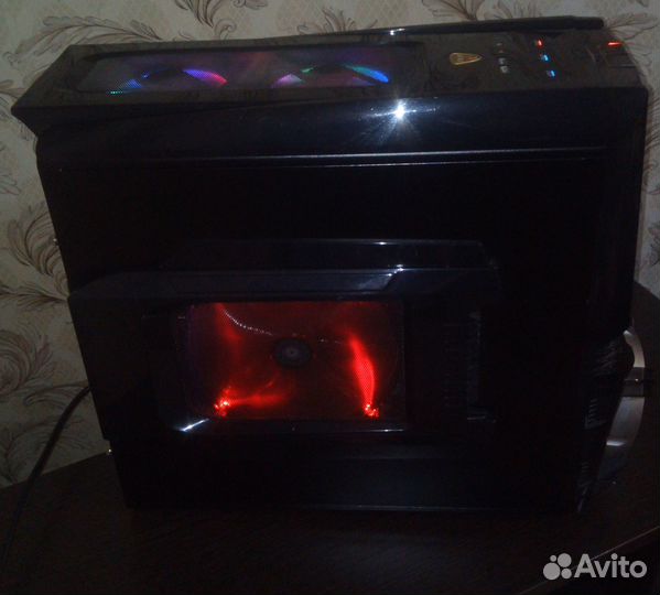 Мощный игровой компьютер с монитором