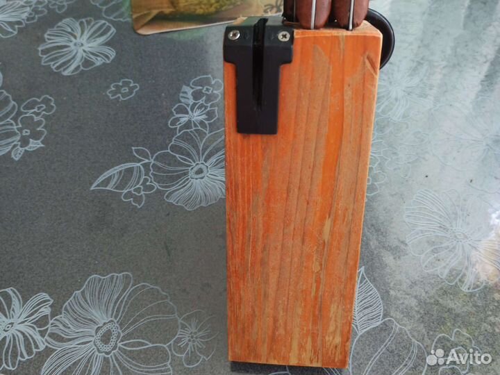 Набор кухонных ножей с подставкой