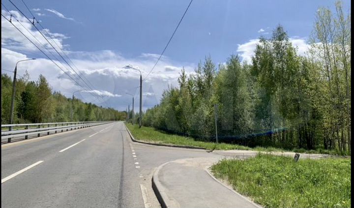 Нежилое здание с земельным участком