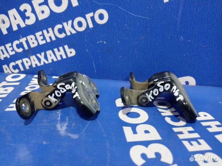 Петля двери Chevrolet Cobalt седан B15D2 2014