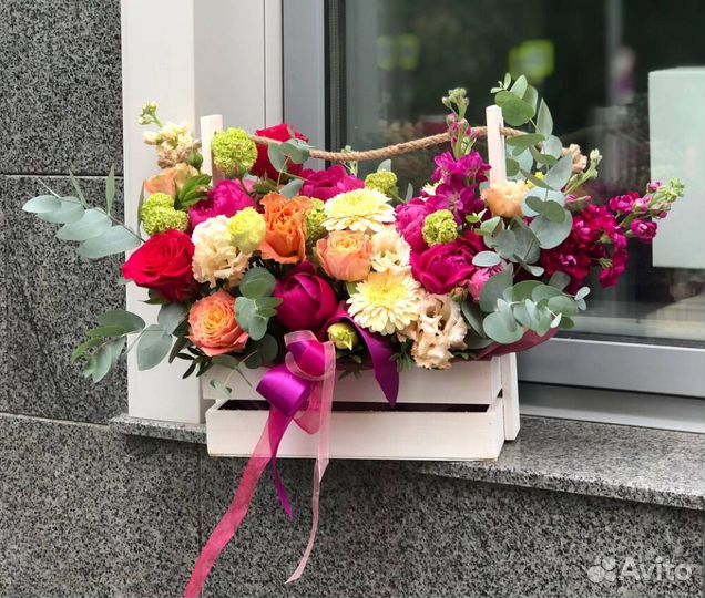 Букеты их гортензий, роз и гвоздик. Доставка