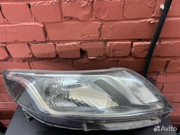 Фара правая для Kia RIO 92102-4X000 (2011-2017)