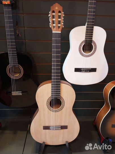 Классическая гитара yamaha c40