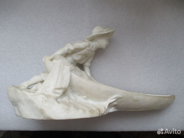 Статуэтка Юный рыбак. колкий пластик