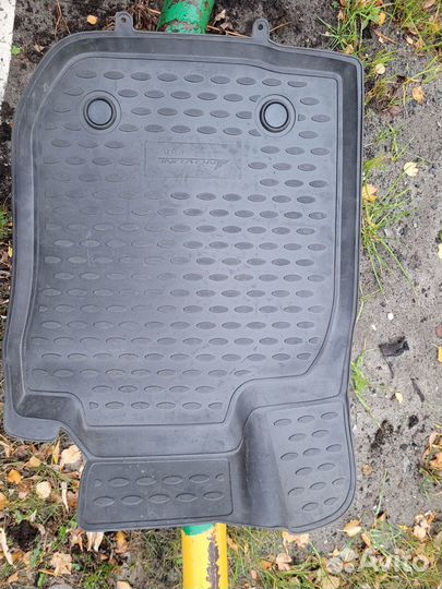 Водительский коврик (новый) на Рено Дастер