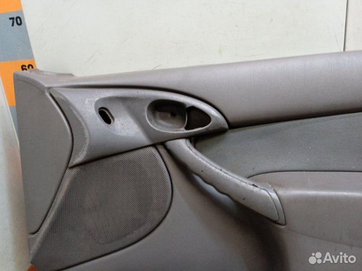 Обшивка двери передняя правая Ford Focus 1 1.6
