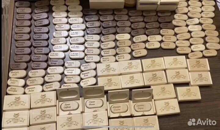 Флешка из дерева с гравировкой