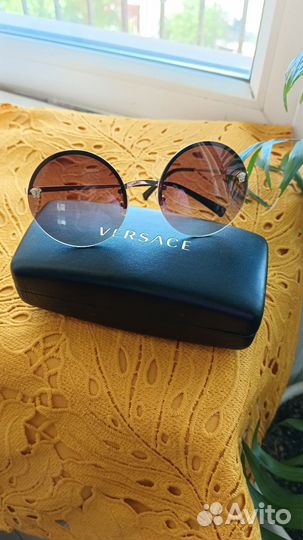 Солнцезащитные очки женские versace