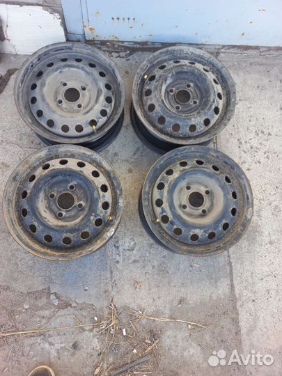 Диски штампованные черного цвета R14