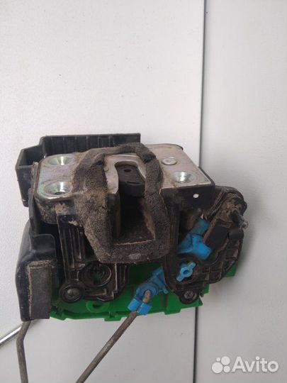 Замок двери задний правый Hyundai Solaris седан