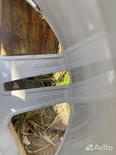 Один новый оригинальный диск AMG R17 A2044019602