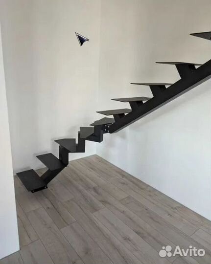 Лестница на второй этаж на мокнокосоуре