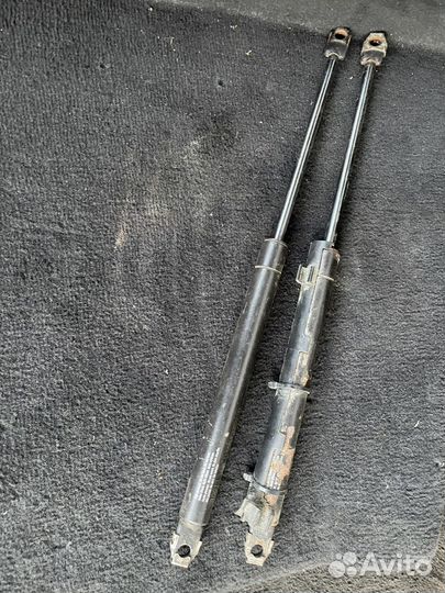 Зазовый амортизатор капота BMW E36