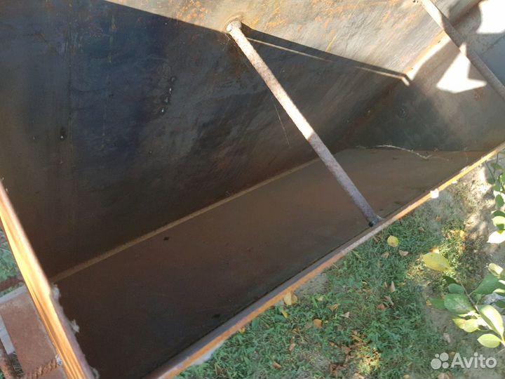 Бункерная кормушка для свиней