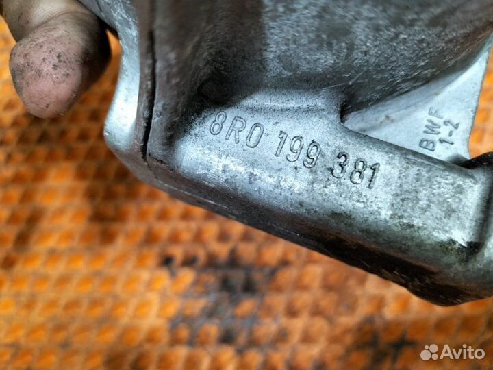 Подушка двигателя левая Audi Q5 I 8R cdnc 2010