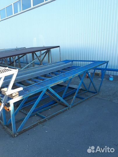 Рекламный автомобильный подиум