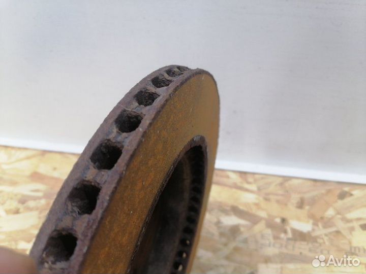 Тормозной диск передний Toyota Corolla E150