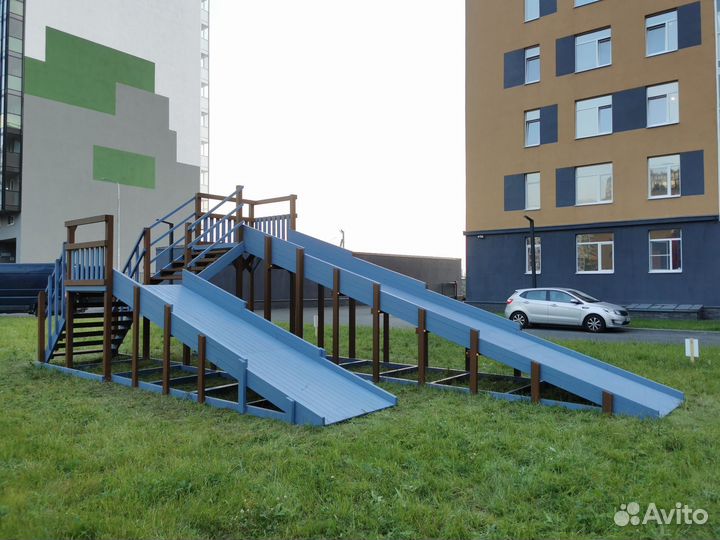 Зимняя деревянная горка ледянка