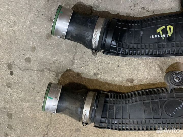 Патрубок интеркулера tiguan 1 ccz 1k0145840r