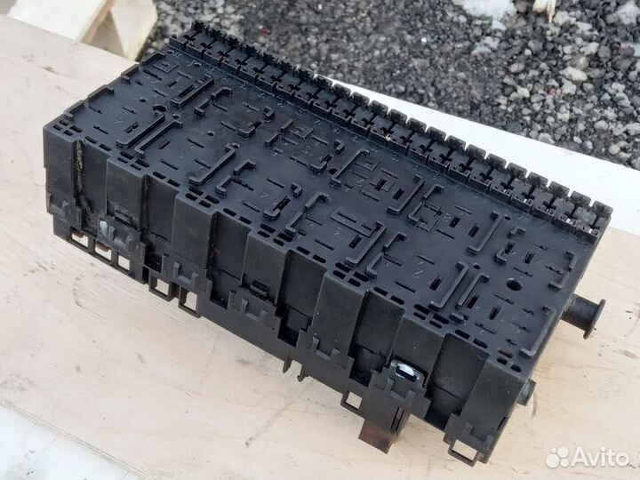 Блок предохранителей VW Transporter Passat Golf 3