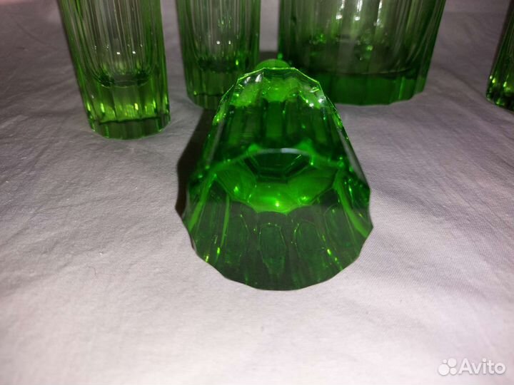 Графин зелёный с рюмками