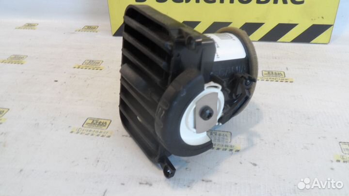 Дефлектор воздушный (вентиляционное отверстие) б/у