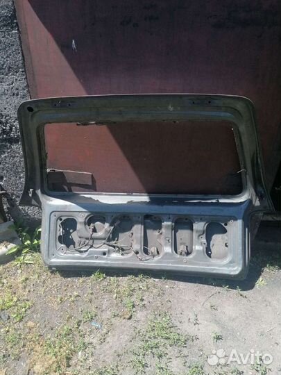 Дверь багажника
