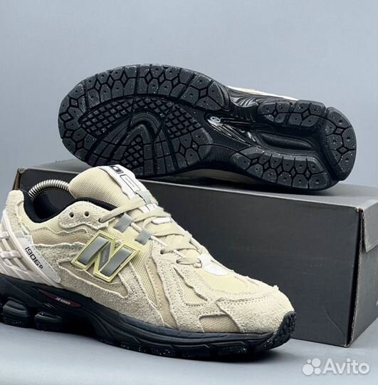 Бежевые кроссовки New Balance 1906