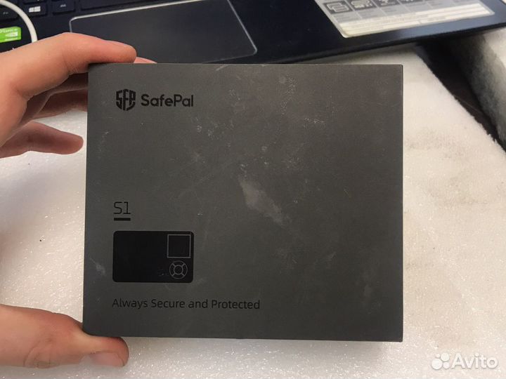 Холодный кошелек SafePal S1