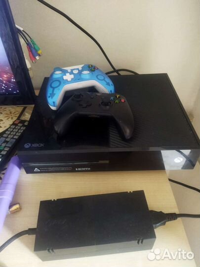 Xbox One 1 геймпад 500гб