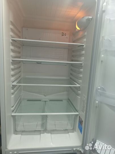 Холодильник indesit