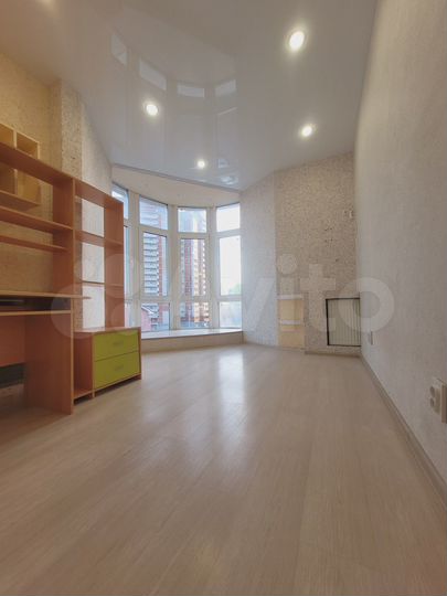 3-к. квартира, 60 м², 4/4 эт.