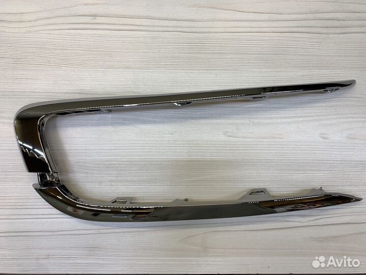 Молдинги переднего бампера LADA Granta FL