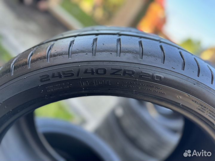 Nokian Tyres Hakka Black 2 245/40 R20 и 275/35 R20 102Y