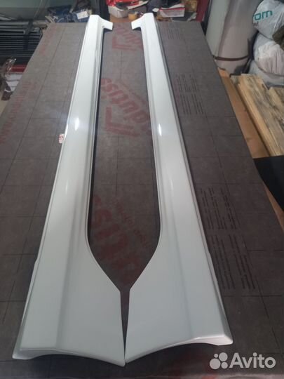 Пластиковые накладки на пороги LADA веста