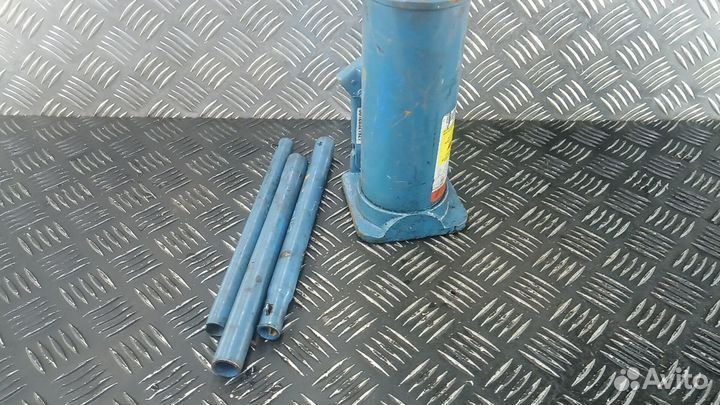 Домкрат на Volkswagen Crafter 1