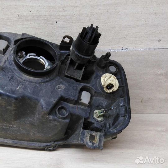 Фара правая Renault Logan 1