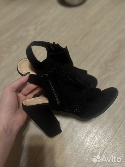 Бархатные босоножки