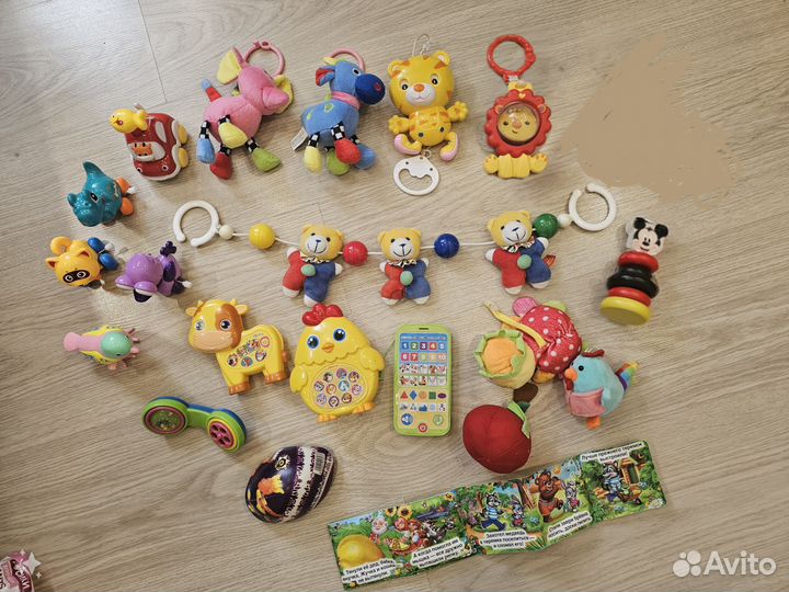 Игрушки пакетом малышам с рождения + коврик
