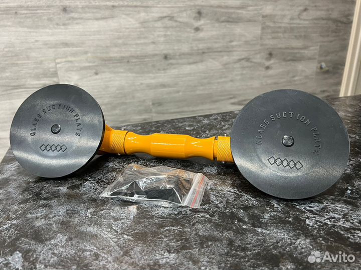 Вакуумная присоска на шарнирах