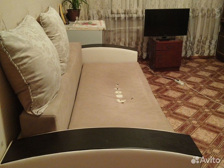 Деван бу.С креслами отдам