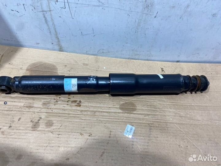 Амортизатор задний Toyota Land Cruiser 200 URJ202