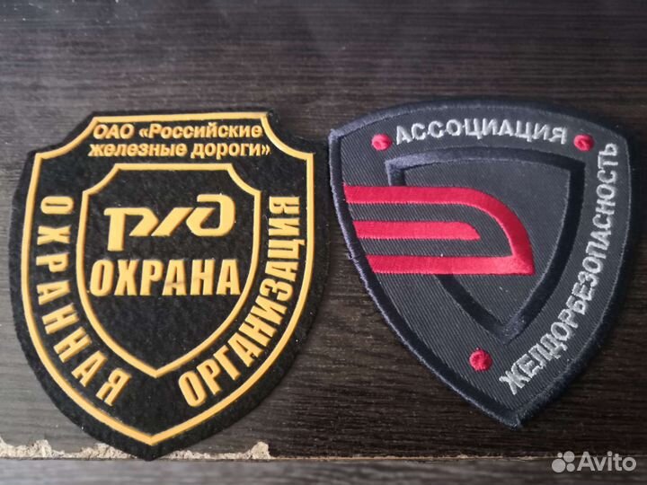 Какарды, Шевроны, Нашивки