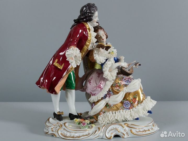 Старинная фарфоровая статуэтка. Германия