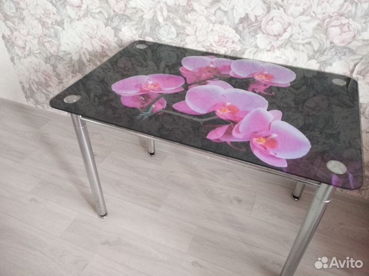 Кухонный стол