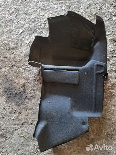 Обшивка багажника левая Mercedes W203