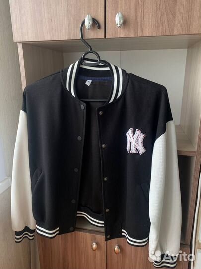 Бомбер женский