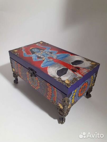 Шкатулка с ручной росписью 
