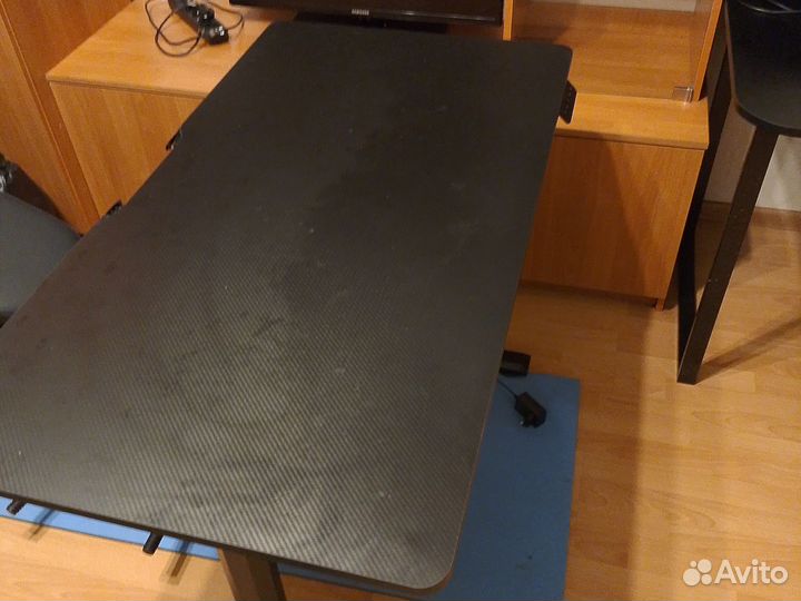 Стол defender volt